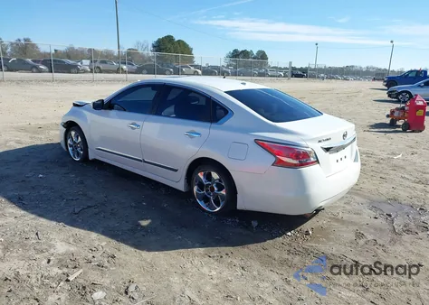 2015 Nissan Altima 2.5 Sv z USA, uszkodzony, nr VIN 1N4AL3AP4FC147704